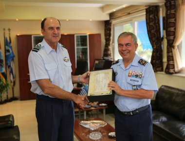 ΓΕΑ: Επίσκεψη Διοικητή CAOC TJ στο ΑΤΑ (φωτό)